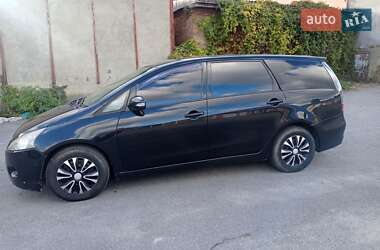 Минивэн Mitsubishi Grandis 2007 в 