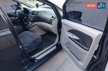 Минивэн Mitsubishi Grandis 2007 в 