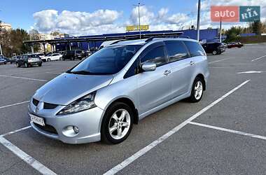Минивэн Mitsubishi Grandis 2005 в 