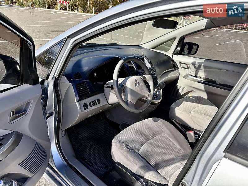 Минивэн Mitsubishi Grandis 2005 в Киеве фото 12 Минивэн Mitsubishi Grandis 2005 в Киеве