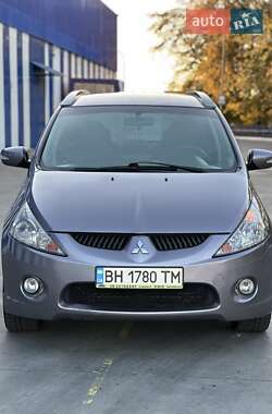 Минивэн Mitsubishi Grandis 2005 в  фото 3 Минивэн Mitsubishi Grandis 2005 в