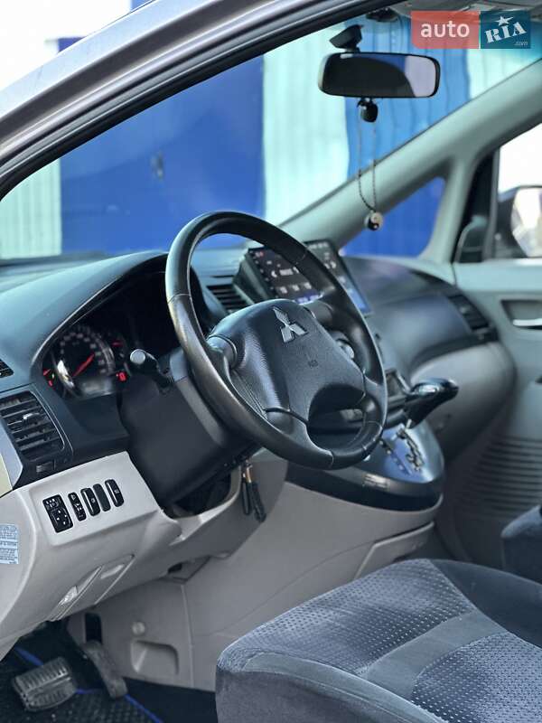 Мінівен Mitsubishi Grandis 2005 в Одесі фото 15 Мінівен Mitsubishi Grandis 2005 в Одесі