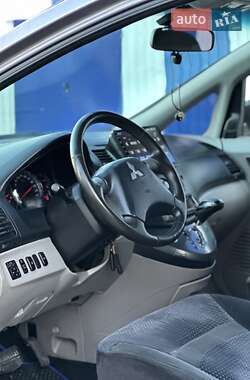 Минивэн Mitsubishi Grandis 2005 в  фото 15 Минивэн Mitsubishi Grandis 2005 в
