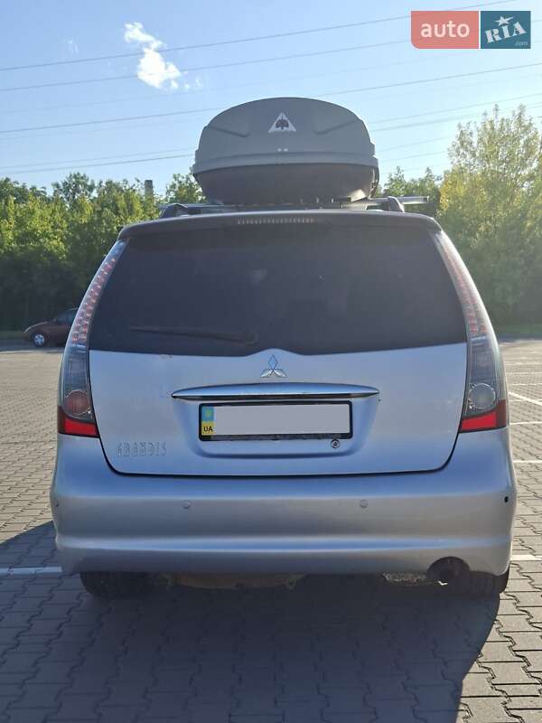 Минивэн Mitsubishi Grandis 2006 в Черновцах