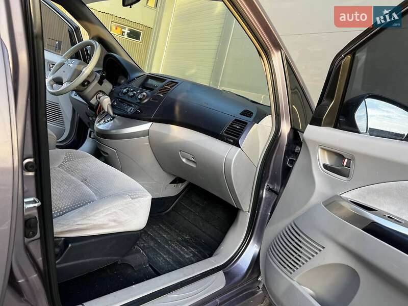 Минивэн Mitsubishi Grandis 2004 в Борисполе фото 24 Минивэн Mitsubishi Grandis 2004 в Борисполе