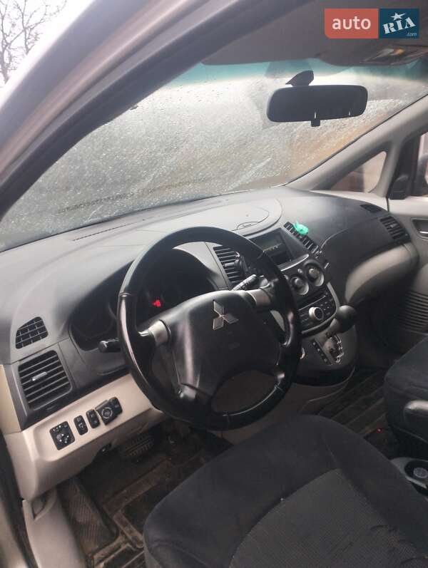 Минивэн Mitsubishi Grandis 2007 в Ровно фото 3 Минивэн Mitsubishi Grandis 2007 в Ровно