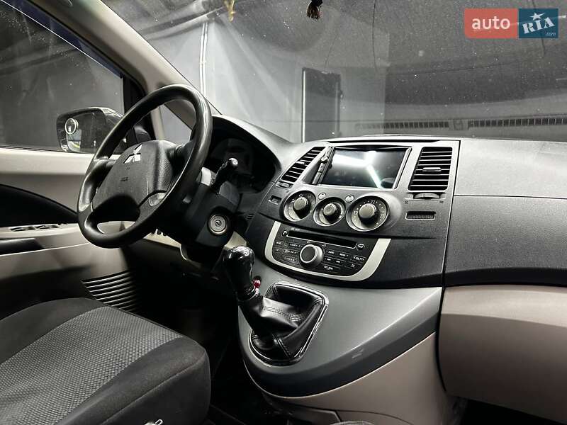 Минивэн Mitsubishi Grandis 2008 в Черновцах