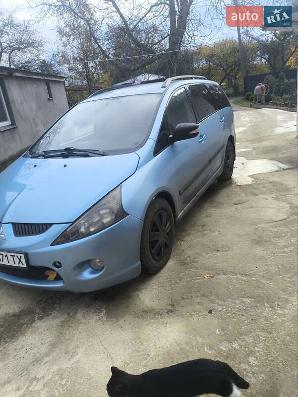 Минивэн Mitsubishi Grandis 2004 в Дубно