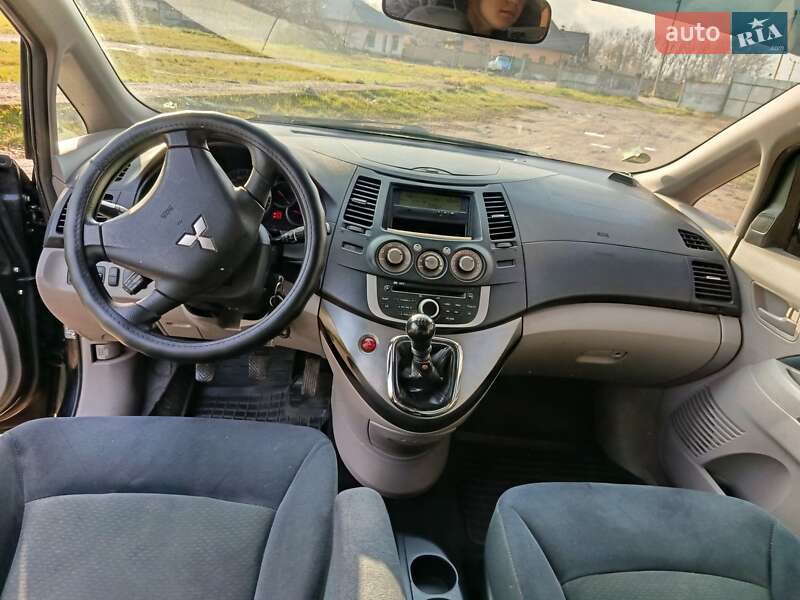 Минивэн Mitsubishi Grandis 2008 в Остроге фото 8 Минивэн Mitsubishi Grandis 2008 в Остроге