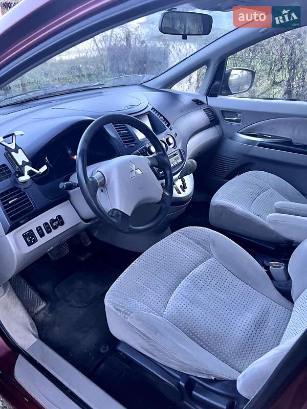 Минивэн Mitsubishi Grandis 2004 в Гатном фото 9 Минивэн Mitsubishi Grandis 2004 в Гатном