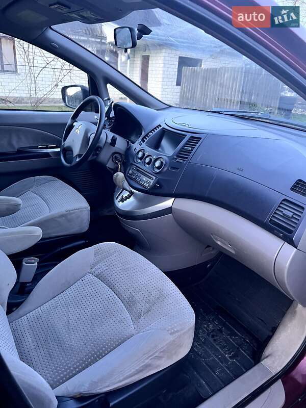 Минивэн Mitsubishi Grandis 2004 в Гатном фото 14 Минивэн Mitsubishi Grandis 2004 в Гатном