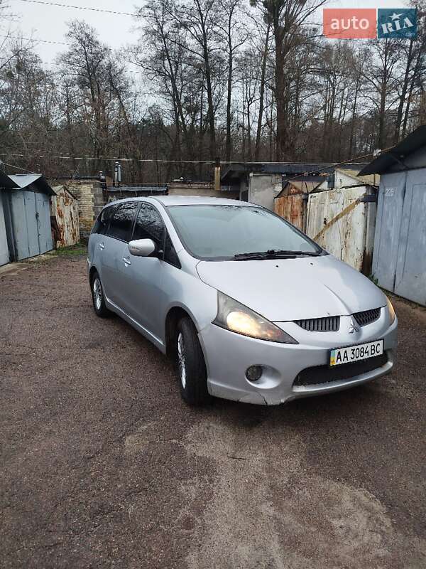 Mitsubishi Grandis 2006