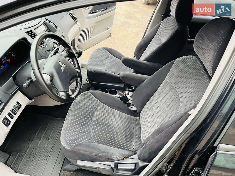 Мінівен Mitsubishi Grandis 2007 в Кам'янському