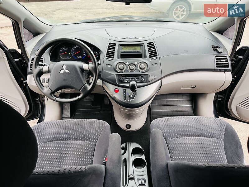Мінівен Mitsubishi Grandis 2007 в Кам'янському