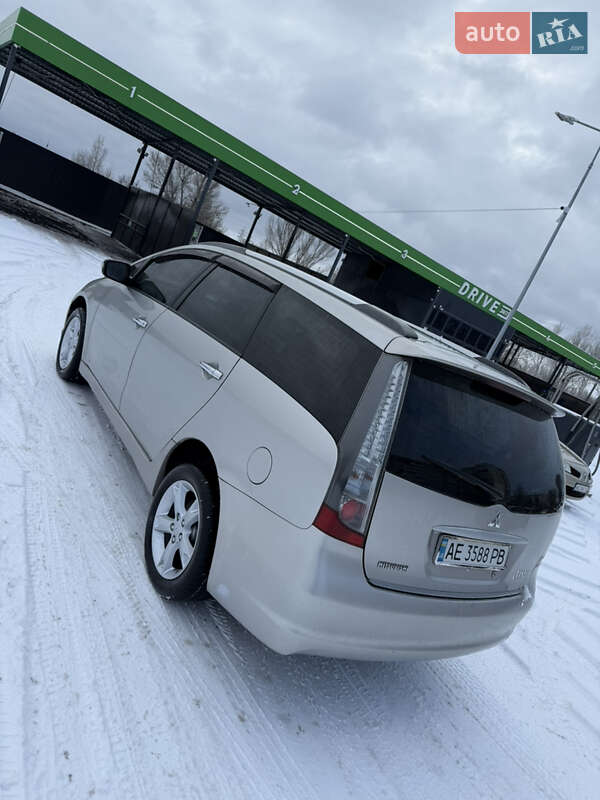 Минивэн Mitsubishi Grandis 2007 в Каменском