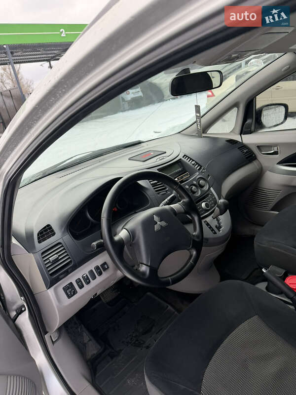 Минивэн Mitsubishi Grandis 2007 в Каменском