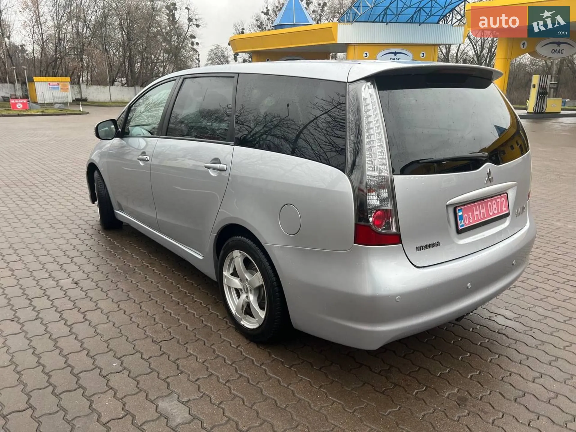 2010 Mitsubishi Grandis - мініатюра 3