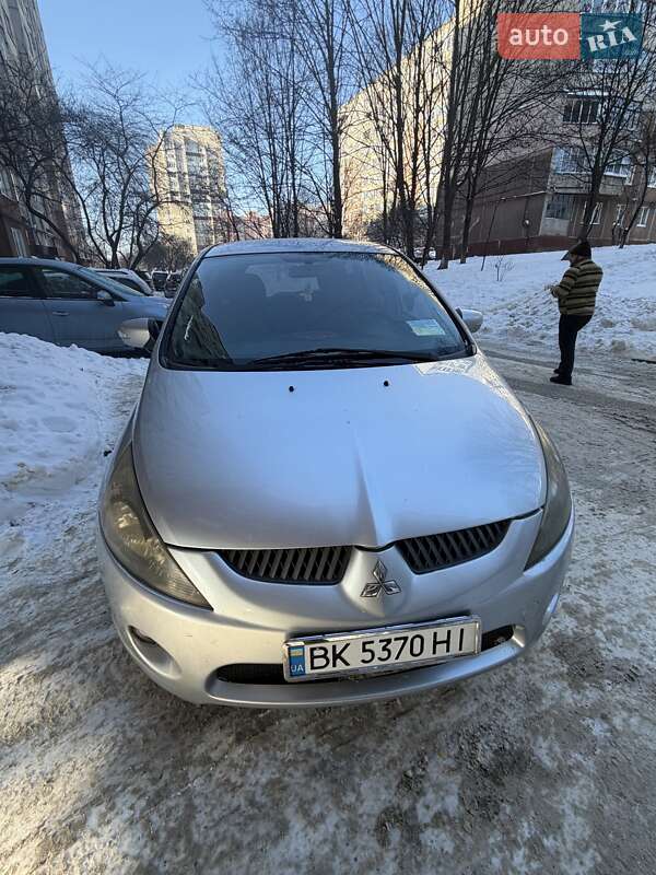 Mitsubishi Grandis 2008