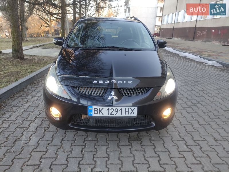 Mitsubishi Grandis 2005