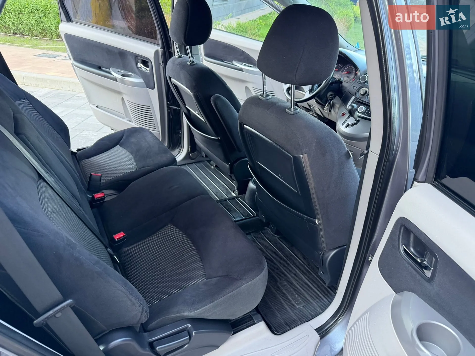 Mitsubishi Grandis 2008 VIN JMBLRNA4W8Z002810 фото оголошення 20 з 30