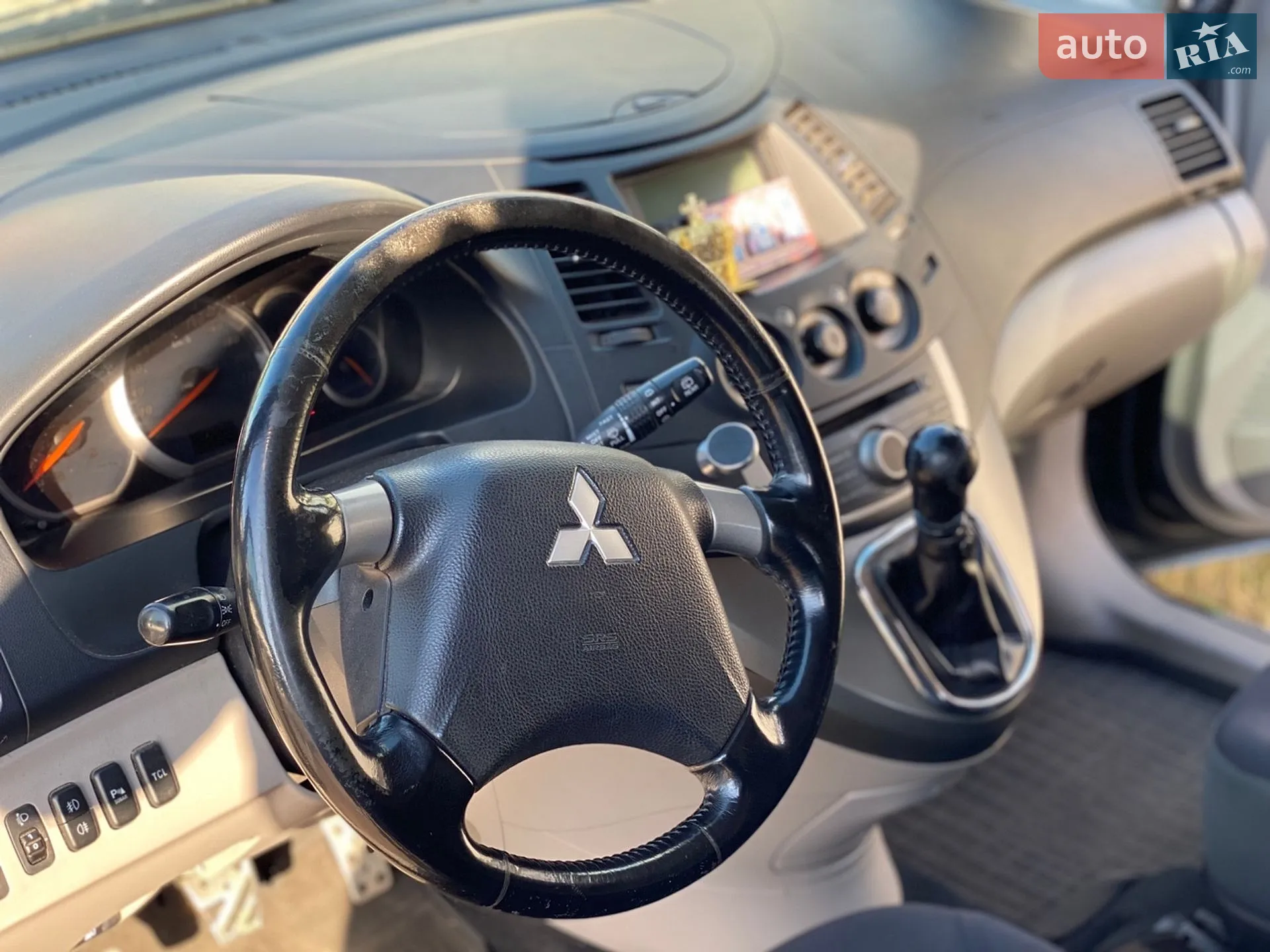 2011 Mitsubishi Grandis - мініатюра 21