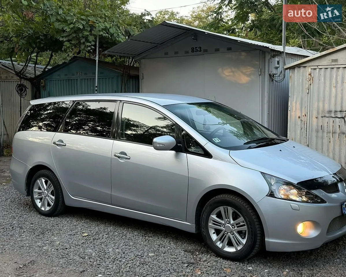 Mitsubishi Grandis 2005