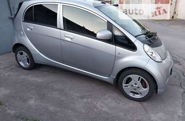 Хэтчбек Mitsubishi i-MiEV 2016 в 