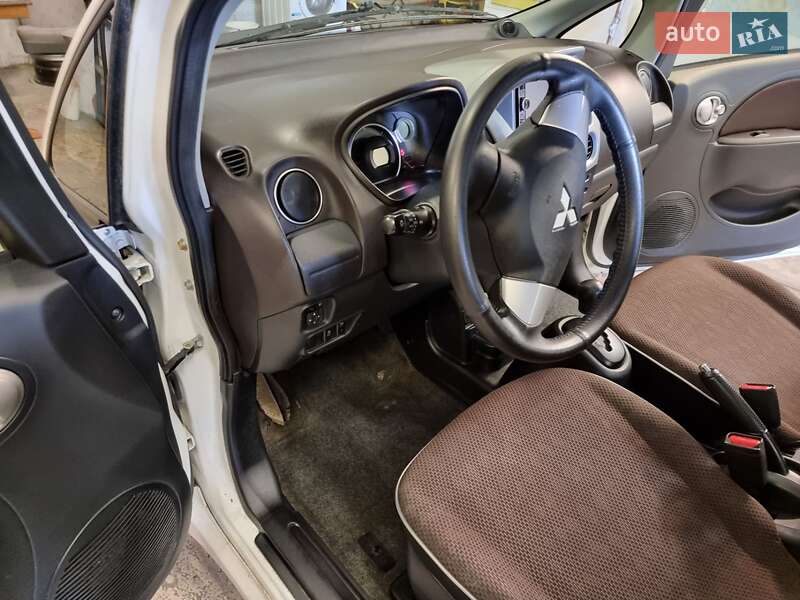 Хэтчбек Mitsubishi i-MiEV 2014 в Ивано-Франковске фото 14 Хэтчбек Mitsubishi i-MiEV 2014 в Ивано-Франковске