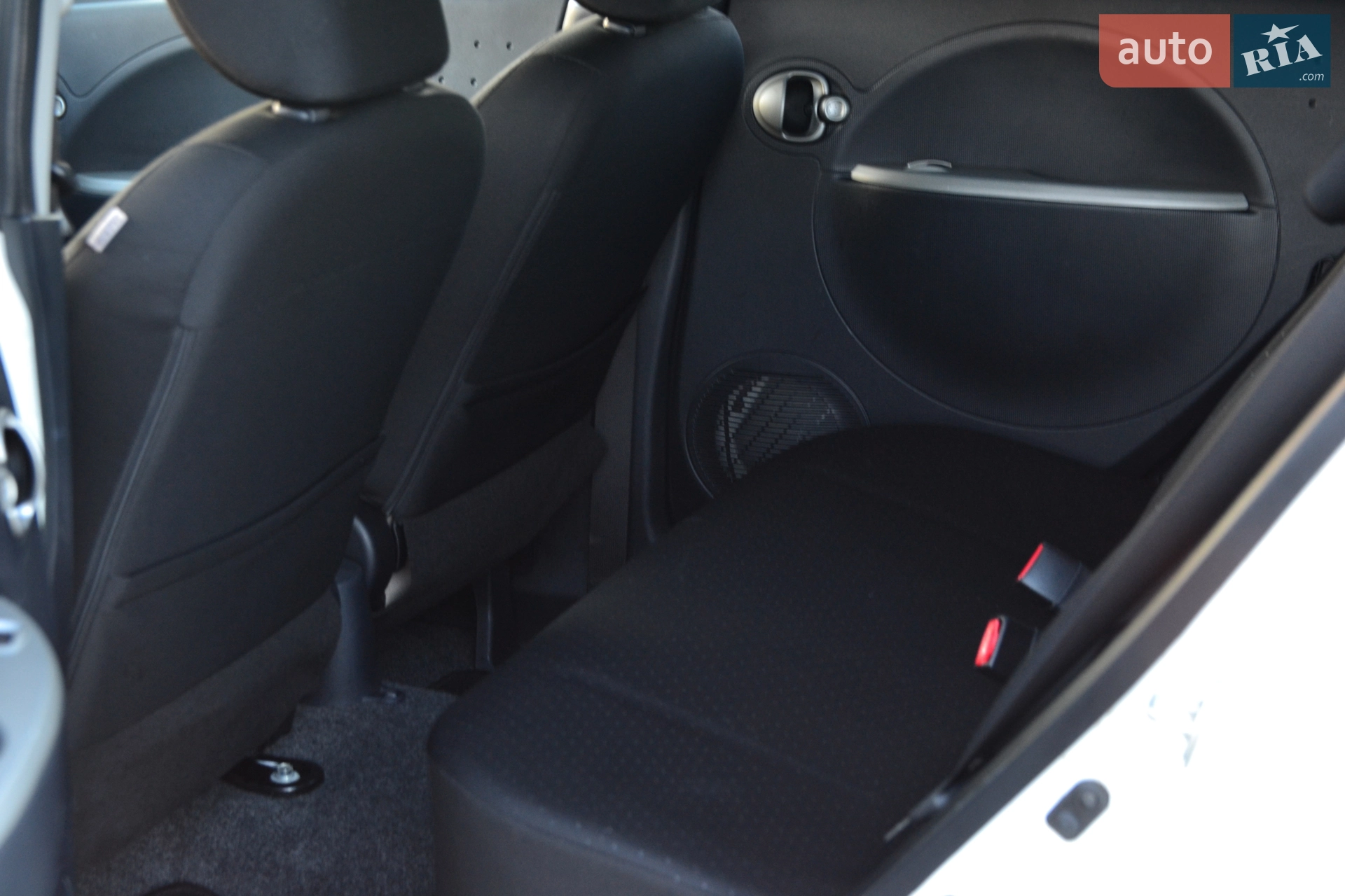 2011 Mitsubishi i-MiEV - мініатюра 16
