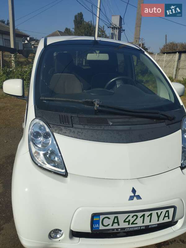 Хэтчбек Mitsubishi i-MiEV 2012 в Смеле