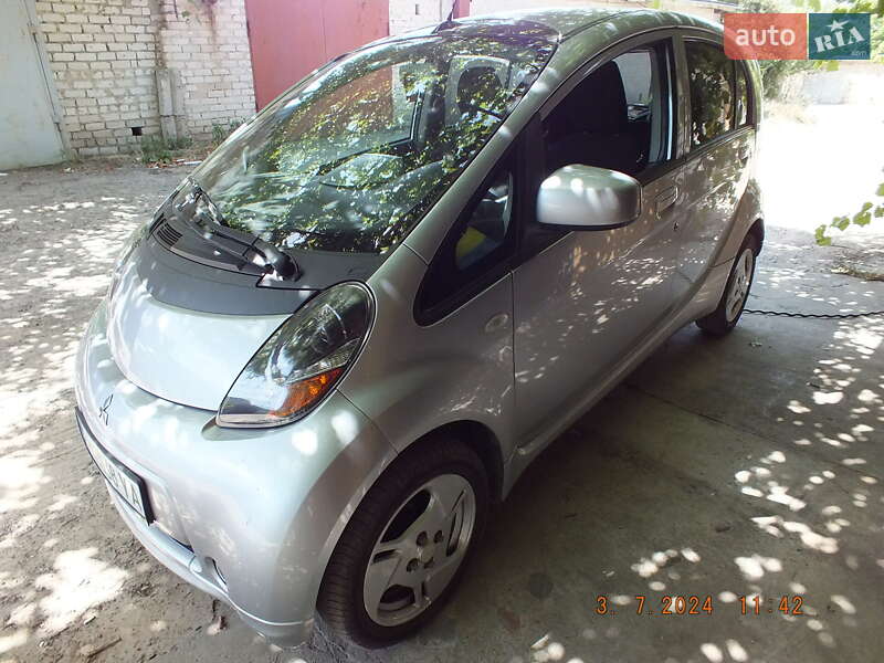 Хэтчбек Mitsubishi i-MiEV 2010 в Южноукраинске