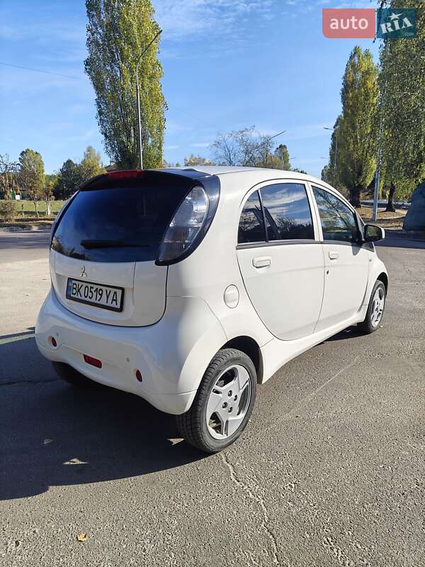 Хэтчбек Mitsubishi i-MiEV 2013 в Вараше