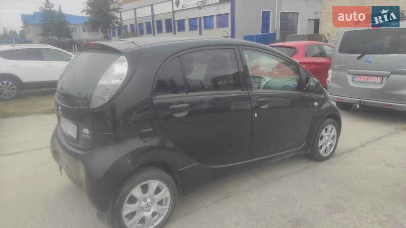Хэтчбек Mitsubishi i-MiEV 2011 в 