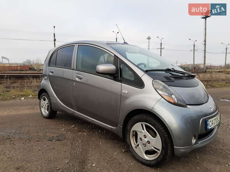 Хэтчбек Mitsubishi i-MiEV 2011 в 