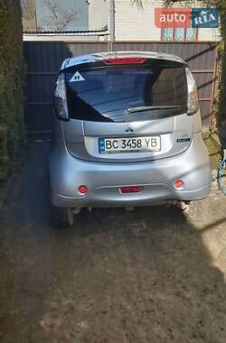 Хэтчбек Mitsubishi i-MiEV 2015 в 