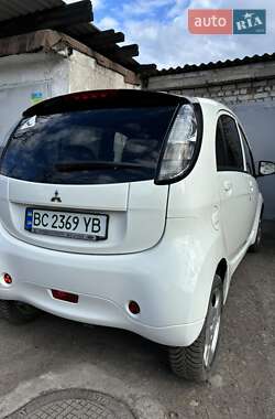 Хэтчбек Mitsubishi i-MiEV 2011 в 
