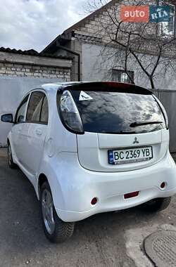 Хэтчбек Mitsubishi i-MiEV 2011 в 
