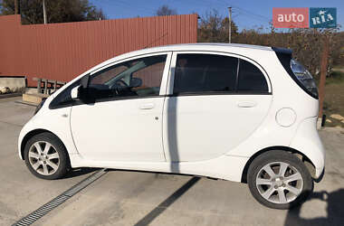 Хэтчбек Mitsubishi i-MiEV 2011 в 