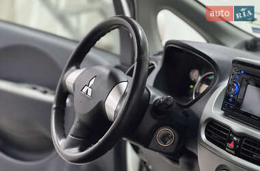 Хэтчбек Mitsubishi i-MiEV 2011 в 