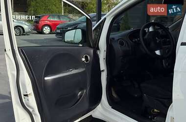 Хэтчбек Mitsubishi i-MiEV 2011 в 