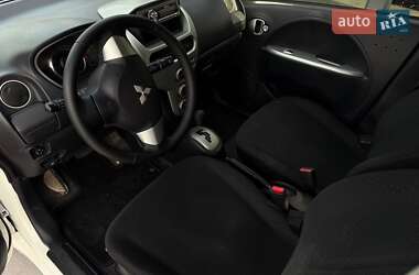 Хэтчбек Mitsubishi i-MiEV 2011 в 