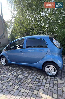 Хэтчбек Mitsubishi i-MiEV 2011 в 