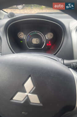 Хэтчбек Mitsubishi i-MiEV 2011 в 