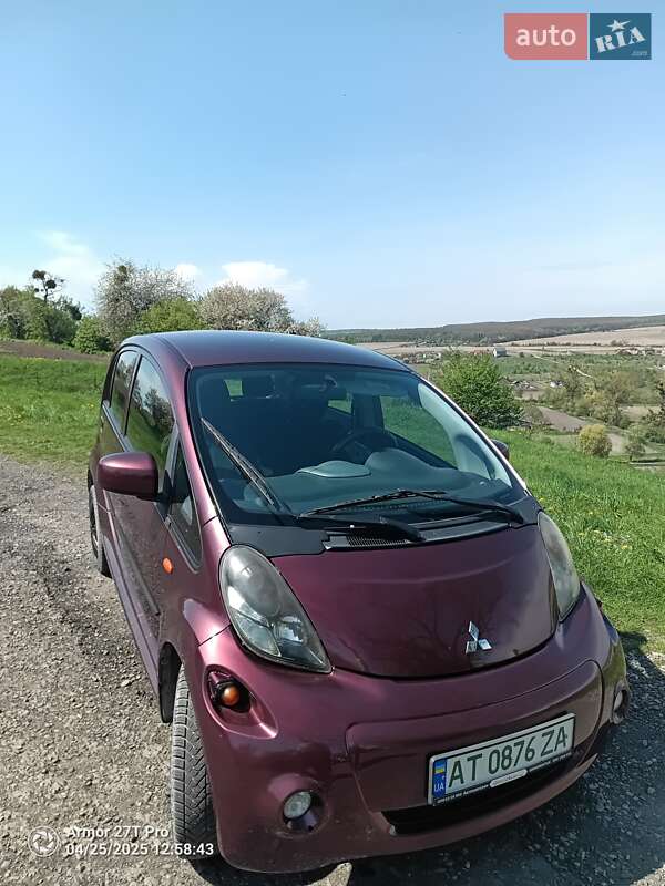 Хэтчбек Mitsubishi i-MiEV 2012 в 