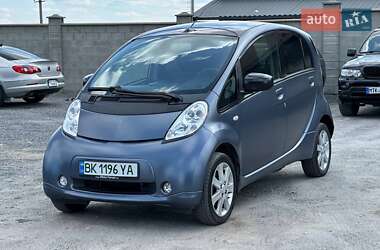 Хэтчбек Mitsubishi i-MiEV 2012 в 