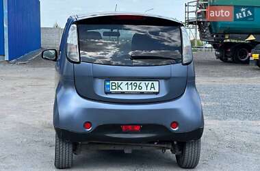 Хэтчбек Mitsubishi i-MiEV 2012 в 