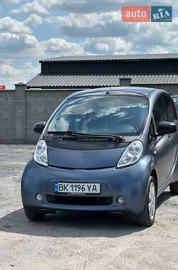 Хэтчбек Mitsubishi i-MiEV 2012 в 