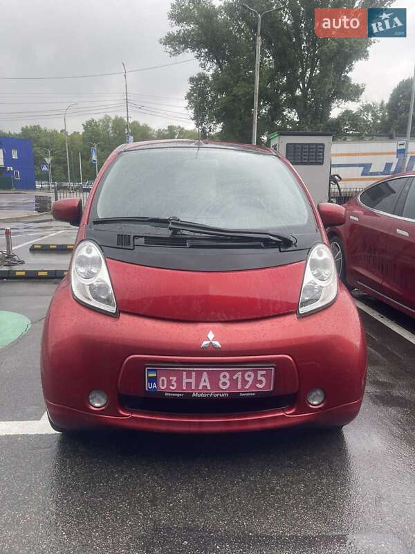 Хэтчбек Mitsubishi i-MiEV 2015 в 