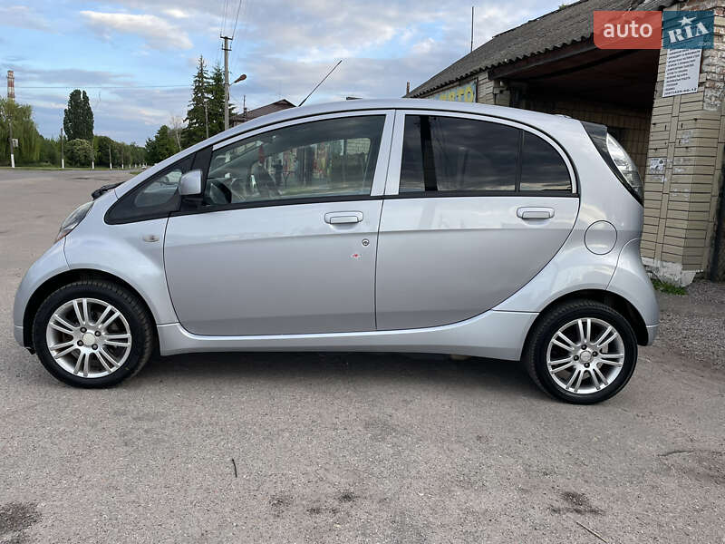 Хэтчбек Mitsubishi i-MiEV 2011 в Мироновке