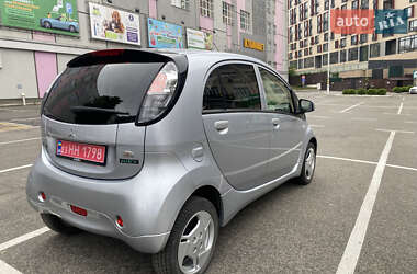 Хэтчбек Mitsubishi i-MiEV 2016 в 